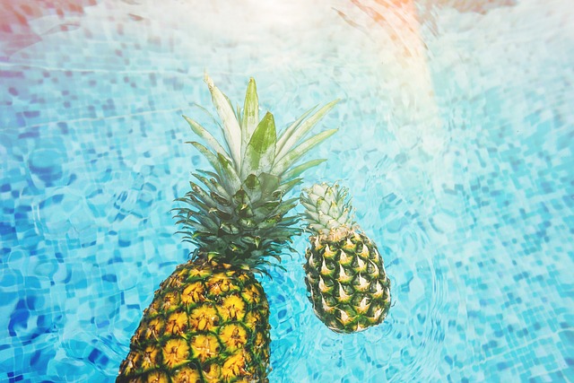 ananas na hladině